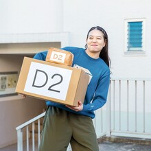 「ロングコートダディ 井上さんの段ボールポーチ」