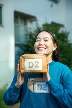 「ロングコートダディ 井上さんの段ボールポーチ」