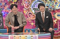 左から博多大吉、蛍原徹