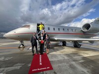 「プライベートジェットで日本韓国大移動 有吉弘行の芸能人激推しグルメ爆食ツアー！」に出演する有吉弘行、アンガールズ田中、平成ノブシコブシ吉村、みちょぱら