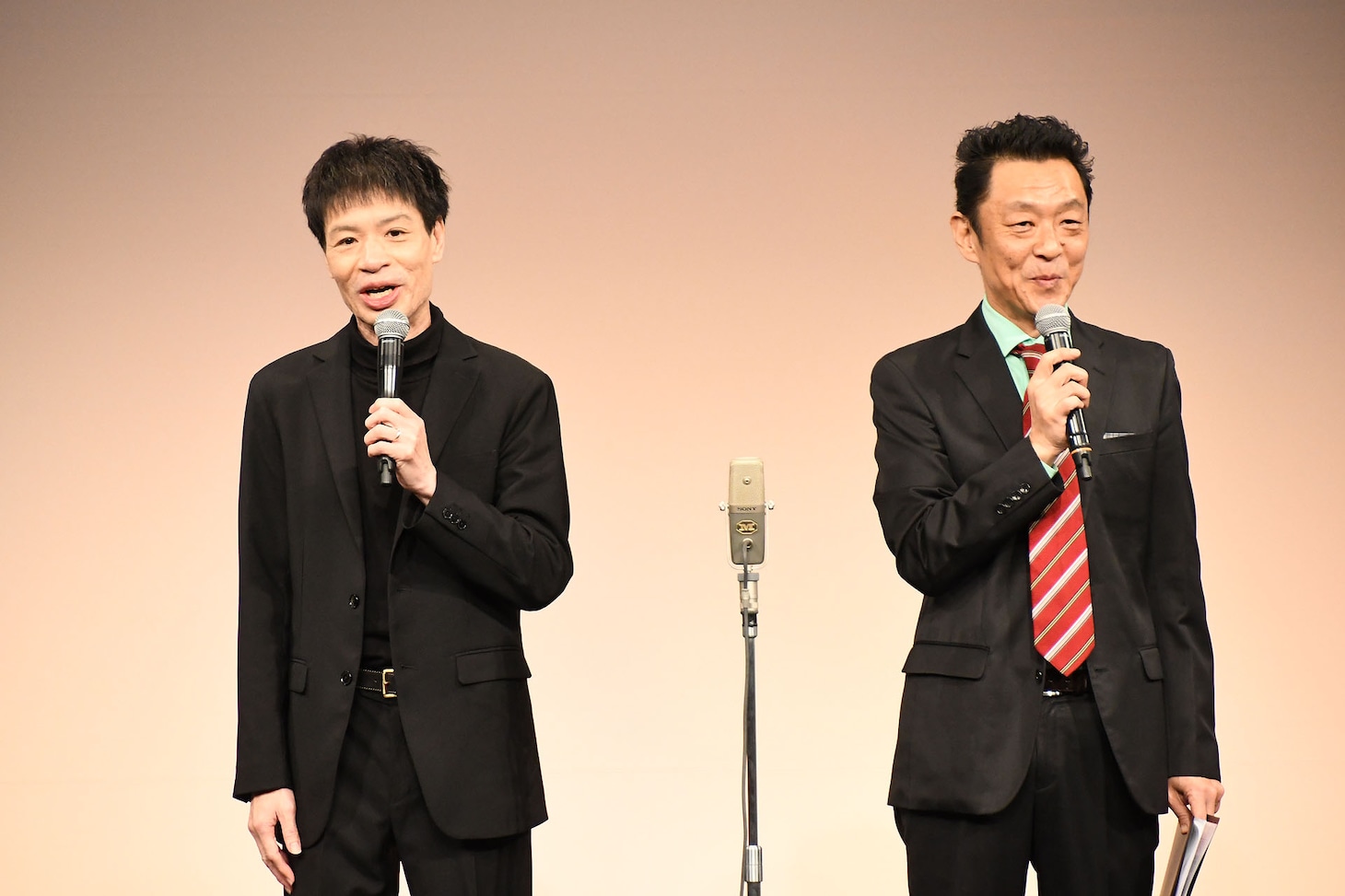 「M-1グランプリ2024」準決勝で司会を務めたはりけ～んず