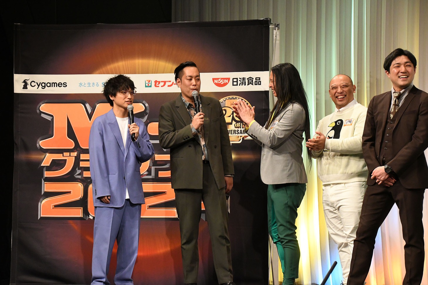ファイナリスト会見でトークするエバース