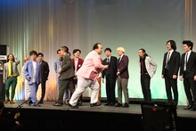 エバースからダッシュでマイクを受け取るママタルト大鶴肥満