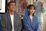 左から平成ノブシコブシ徳井、日下怜奈