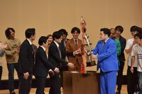 「スポンサー感がある」という理由で優勝トロフィなどを青色1号に授与する役割を担ったセンチネル大誠