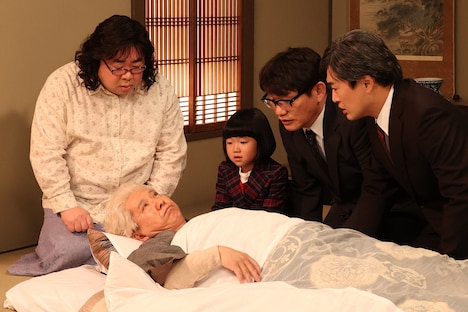 「ドリフに大挑戦」より、爆笑問題・田中が参加した遺産相続コントのワンシーン