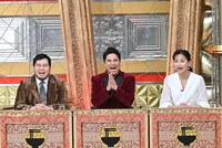 「日本一こそ世界一！世界ラーメンNo.1決定戦」で審査を務める（左から）令和ロマン・ケムリ、木村昴、高橋ユウ