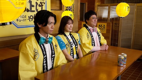 法被を着用した新「M-1打ち上げ」幹事のマヂカルラブリーと渋谷凪咲