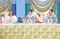 審査員の（左から）鬼龍院翔、松村沙友理、バナナマン設楽