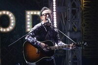 熱唱する東京03角田