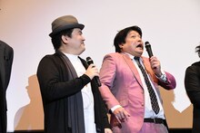 駒木根隆介と、駒木根による名シーンを再現するタモンズ安部