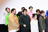 大きい吉田壮辰とマヂカルラブリー村上の後ろに立つことになり、なんとか顔を出そうとするすゑひろがりず南條