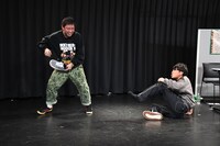 森田からの「アキレス腱固め」を受けた東ブクロ