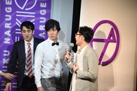 悪態をつくさすらいラビー宇野の襟首を掴んで退場させるザ・ギース尾関