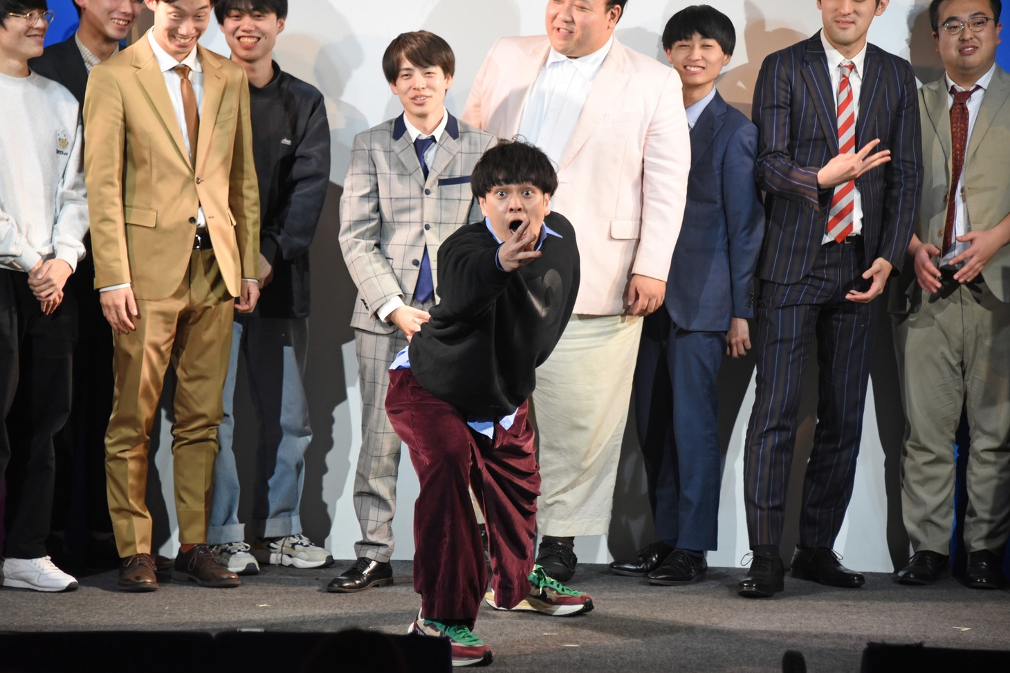 全力で“ファイヤーサンダーポーズ”を決めるファイヤーサンダーこてつ