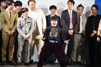 全力で“ファイヤーサンダーポーズ”を決めるファイヤーサンダーこてつ