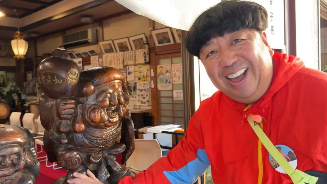 「バナナマン日村が歩く！ウォーキングのひむ太郎 年またぎウォーキングSP～幸せを呼ぶ！港七福神巡り＆ハワイ」に出演するバナナマン日村
