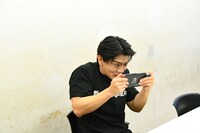 「スーパー野田ゲーMAKER」で遊んでいる風のマヂカルラブリー・野田クリスタル