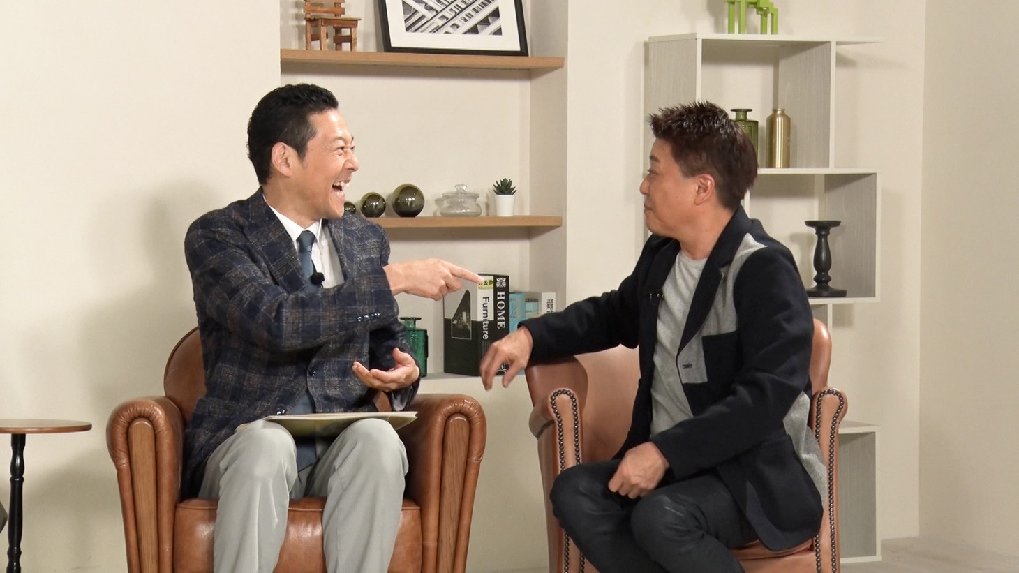 左から東野幸治、坂上忍