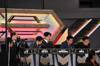 芸人審査員の（左から）トレンディエンジェル斎藤、ウエストランド井口、マヂカルラブリー・野田クリスタル、錦鯉・渡辺、とろサーモン久保田