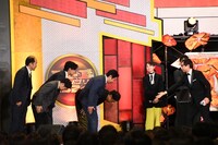 中継リポーターを担当したおいでやす小田に最大限の敬意を払う芸人審査員たち。