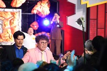 マユリカに声援を送るインディアンスら