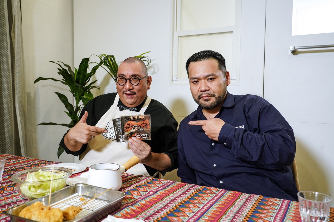 漢 a.k.a. GAMIの番組「漢 Kitchen」に街裏ぴんく登場、串カツ作りに挑戦