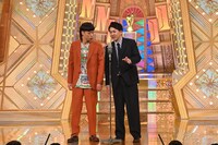 「M-1グランプリ2024」最終決戦でネタを披露するバッテリィズ