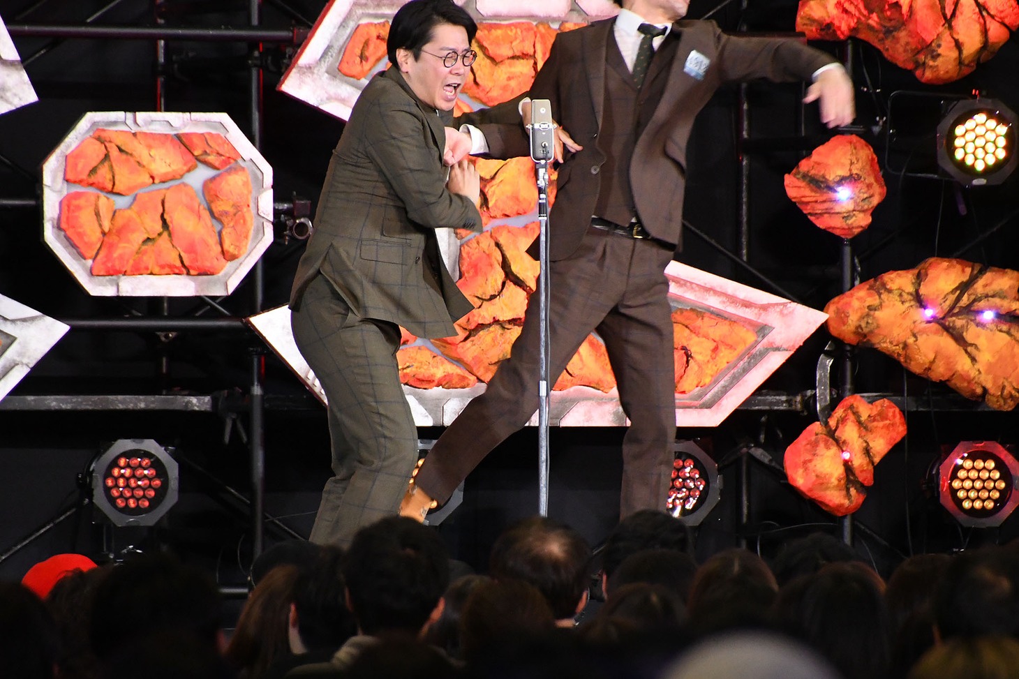 男性ブランコ