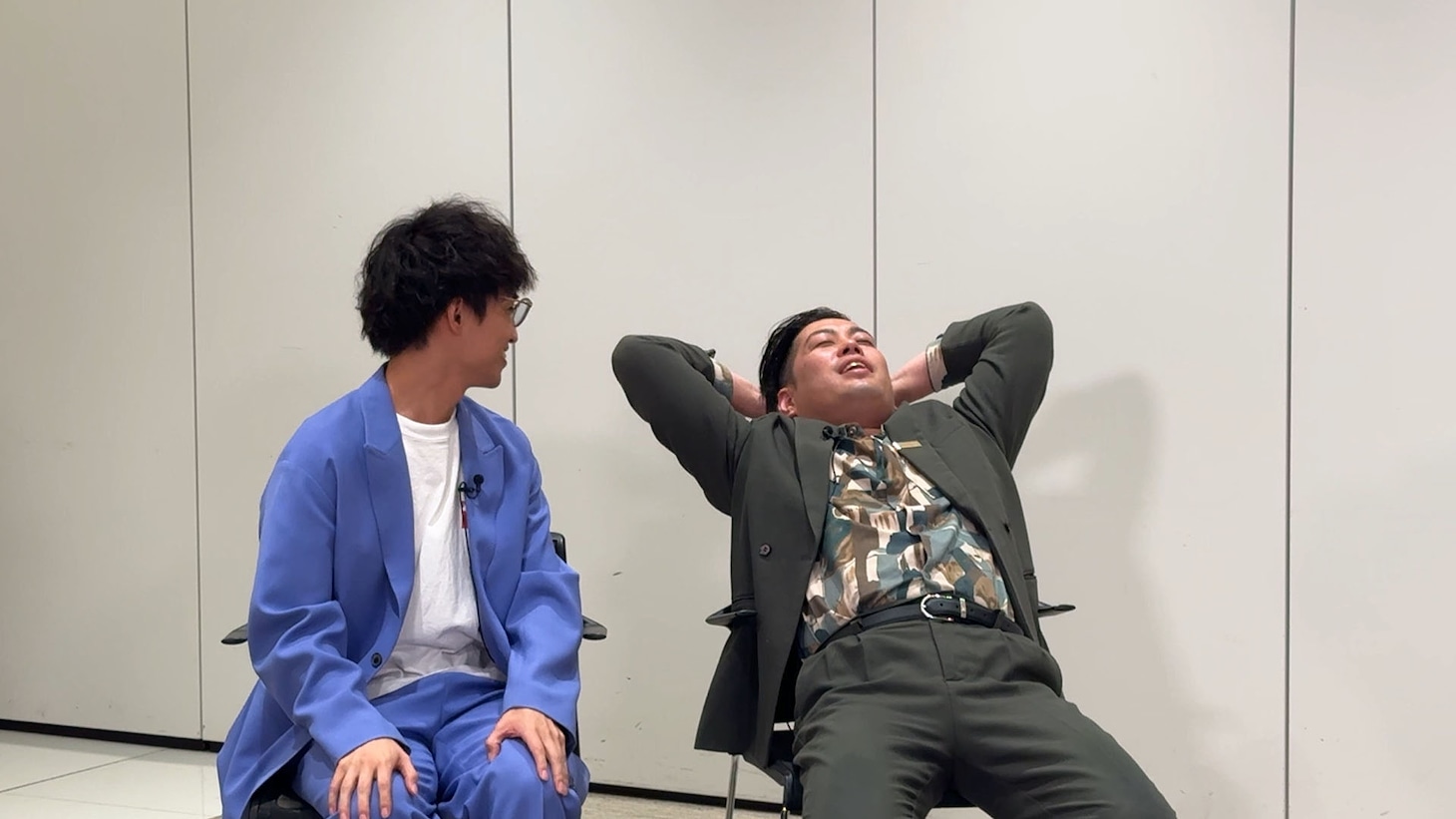 冠番組の収録が知らない間に終わった町田（右）