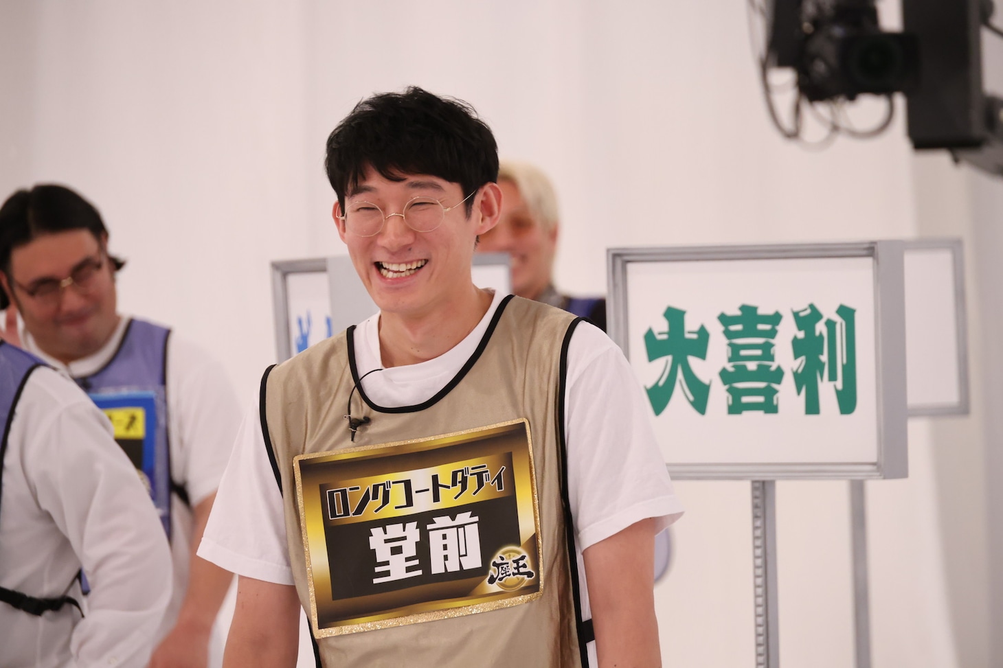 ロングコートダディ堂前