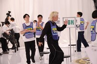 「笑いの総合格闘技！千原ジュニアの座王 聖夜の細身センスメガネSP」のワンシーン