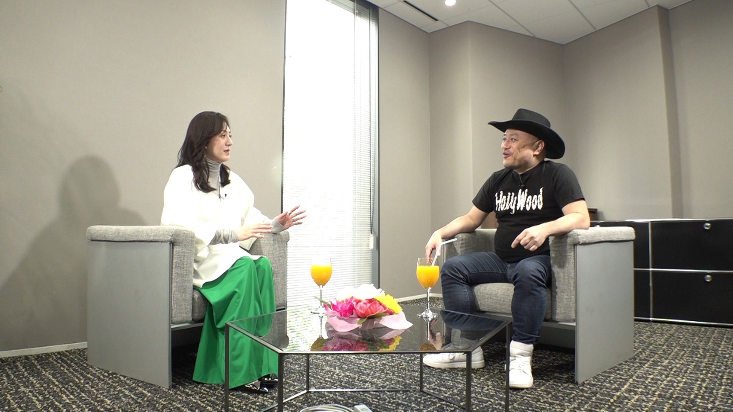 「提供ハリウッドザコシショウ」に出演するハリウッドザコシショウと野々村友紀子（左）