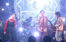 こがけん、3時のヒロインゆめっちと、バンドメンバーのレイザーラモンRG、ニッポンの社長・辻ら