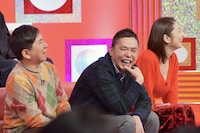 MCの爆笑問題と小池栄子