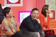 MCの爆笑問題と小池栄子