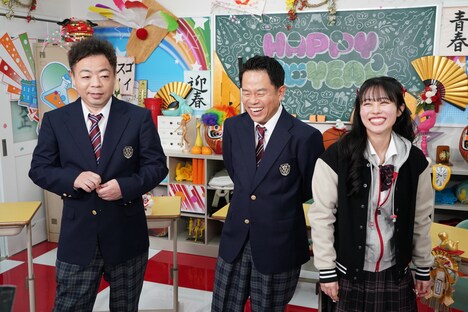 番組収録後、記者の囲み取材に応じたダイアンと佐野愛花