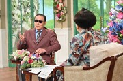 「徹子の部屋」に出演するタモリと黒柳徹子