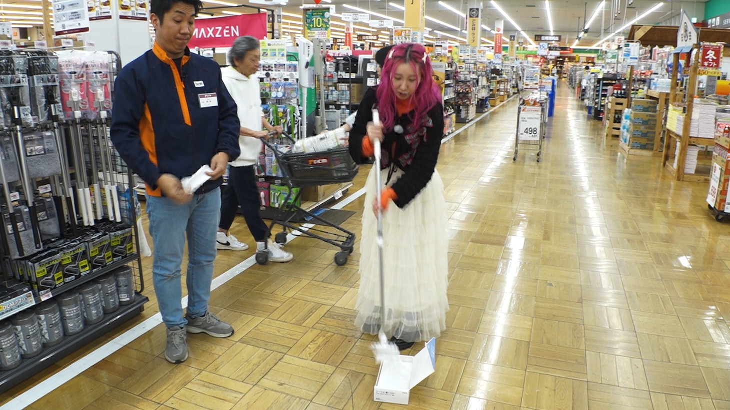 「カチッと！」のワンシーン。ロケに臨むパーパーあいなぷぅ