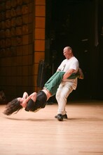 2024年の単独ツアー「“15年に1度の東名阪ツアー+北海道・福岡”トム・ブラウン単独ライブ2024『たろう7』」より、トム・ブラウン（撮影：高月清司）