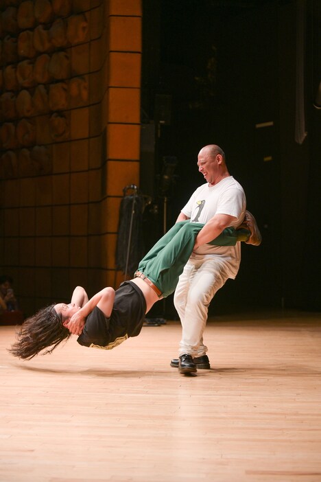 2024年の単独ツアー「“15年に1度の東名阪ツアー+北海道・福岡”トム・ブラウン単独ライブ2024『たろう7』」より、トム・ブラウン（撮影：高月清司）