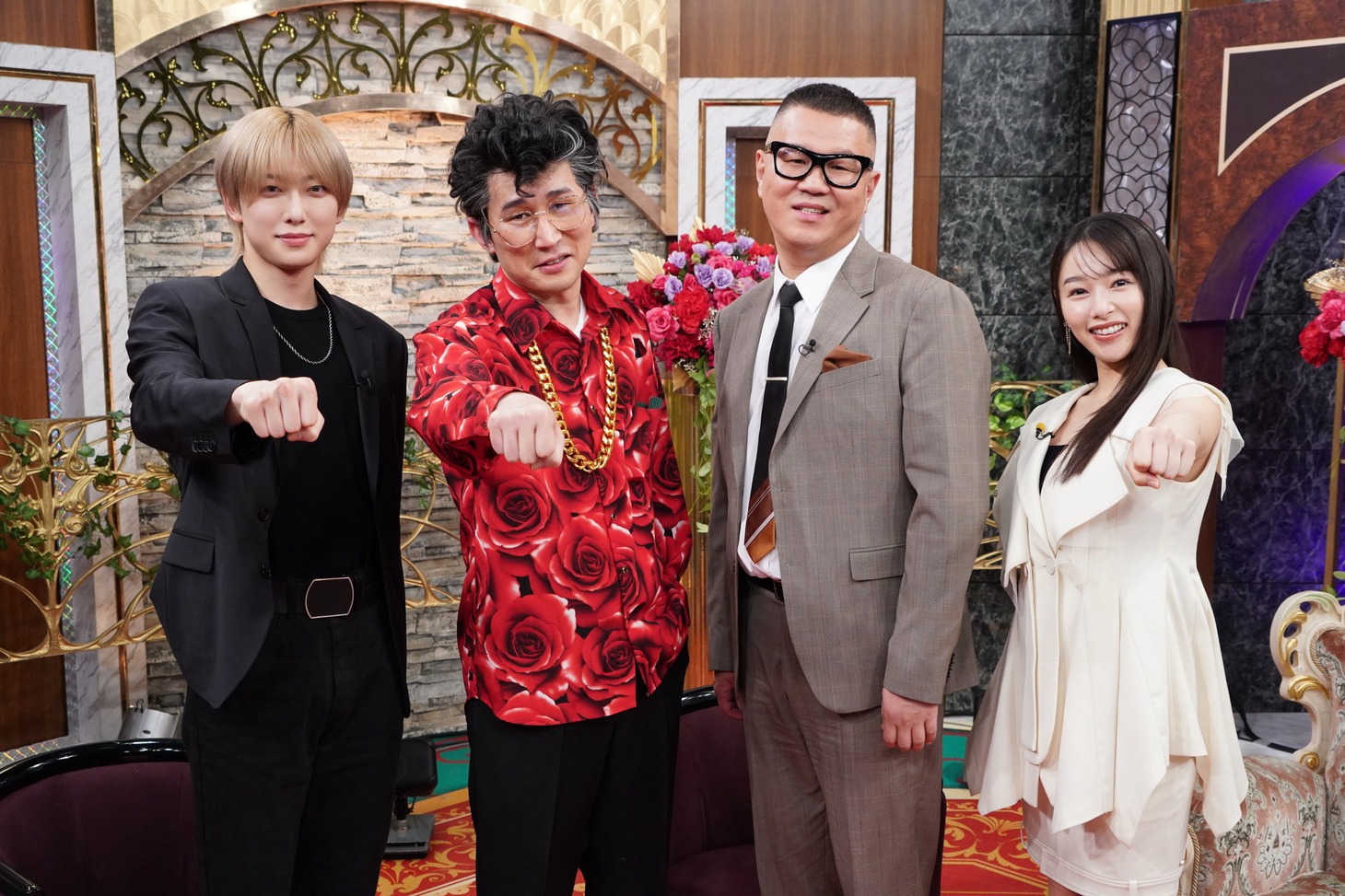 左からFUMA、シソンヌ、桜井日奈子