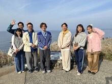 「有吉くんの正直さんぽ新春SP in福井」に出演するビビる大木（左後方）と、手前左から、生野陽子アナ、なすなかにし、有吉弘行、浜口京子、藤田ニコル