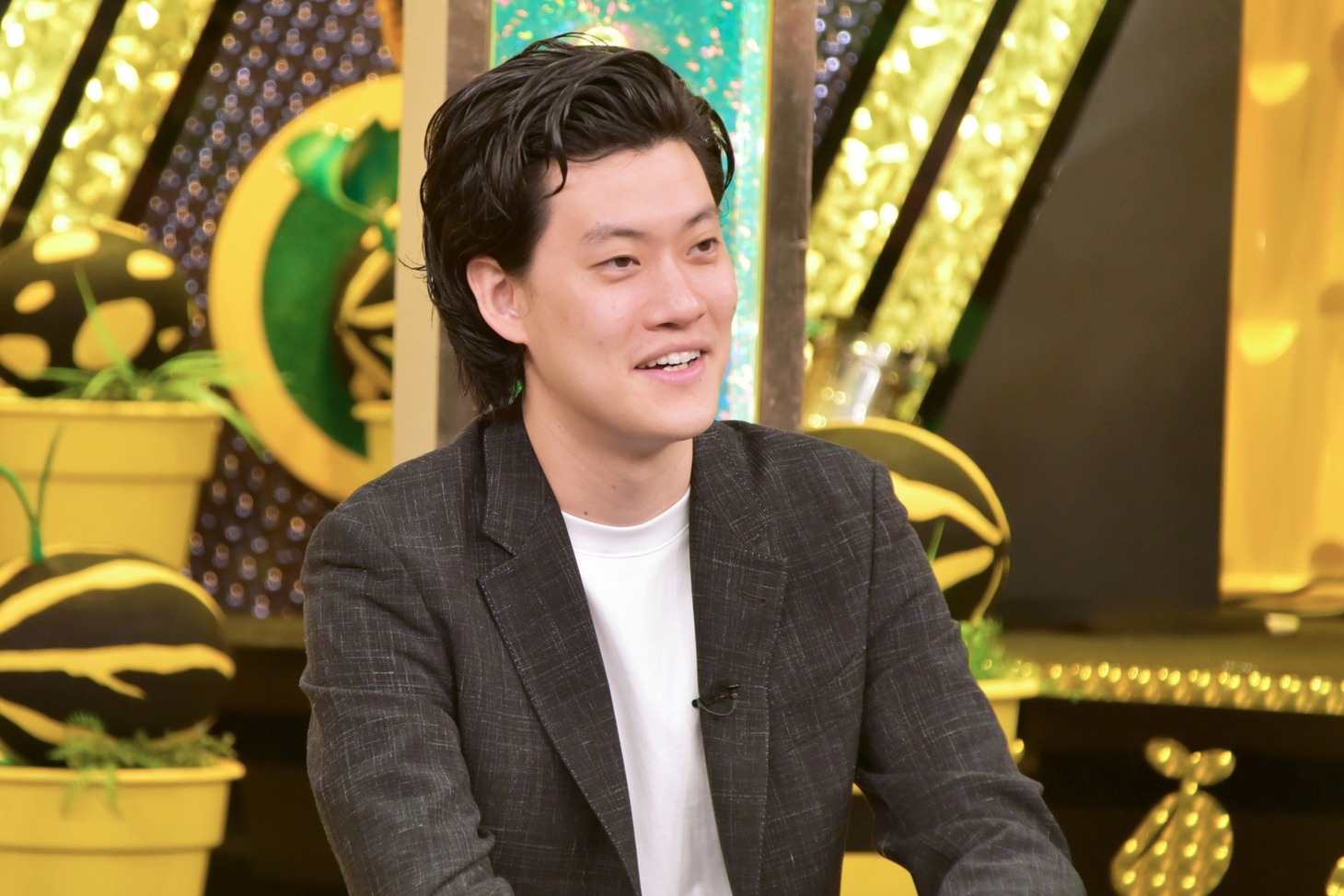 「芸人シンパイニュース」に出演する霜降り明星・粗品