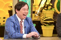 「芸人シンパイニュース」に出演する霜降り明星せいや