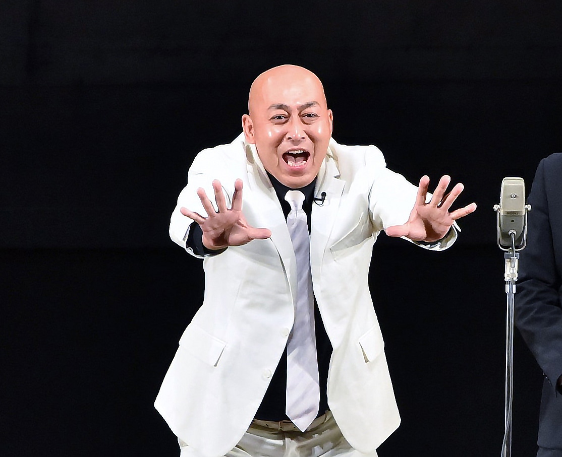 錦鯉長谷川が昨年8月に結婚していたことを報告「僕の頭のように明るい家庭を築いていこうね」