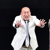 錦鯉長谷川が昨年8月に結婚していたことを報告「僕の頭のように明るい家庭を築いていこうね」