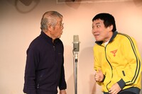 伊藤の活動休止中にエキストラの熊崎さん（左）と漫才を披露していたランジャタイ国崎