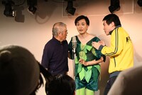 熊崎さんが誰なのかわからず止めに入ったザ・ギース高佐。「色がいい！」との声が。