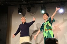 ステージに2人だけになった熊崎さんとザ・ギース高佐